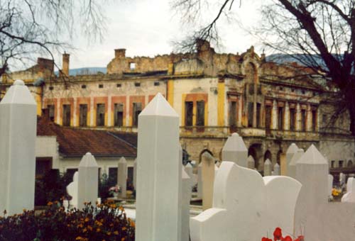 bosnia-kosovo_mocemetery2.jpg (27526 byte)